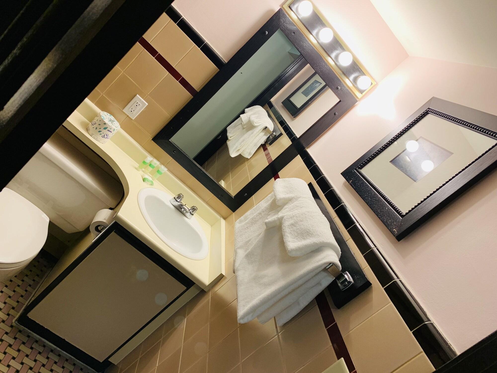 Hotel At The Waldorf Vancouver Extérieur photo