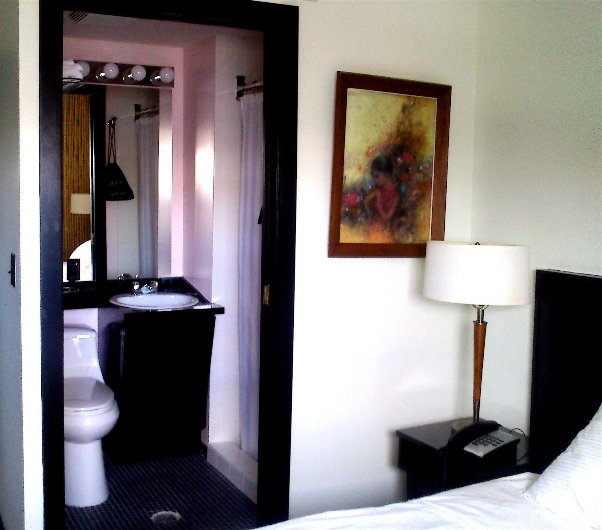 Hotel At The Waldorf Vancouver Extérieur photo